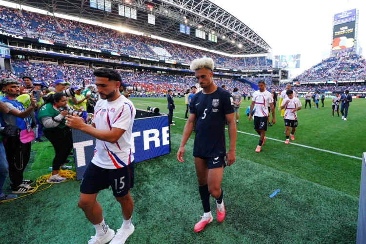 Belgium takes advantage of US lapses to advance in World Cup